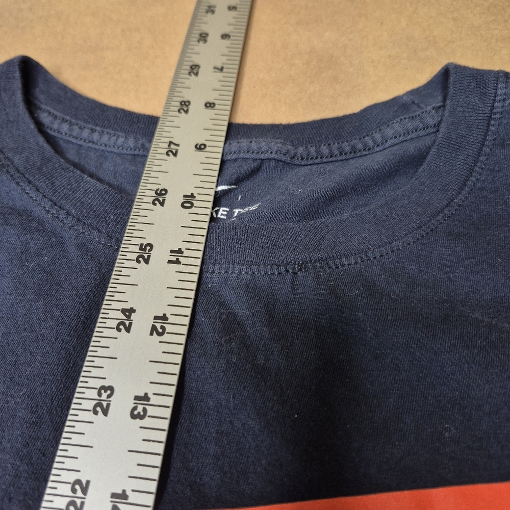 Nike Black T-Shirt with Red Swoosh 2974 - Picture 2 of 6
